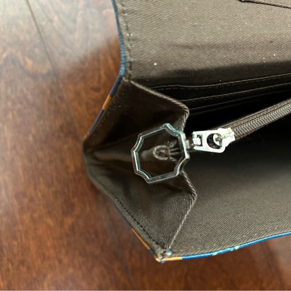 Halsea Blue and Orange Crab Pattern Clutch - Picture 14 of 16